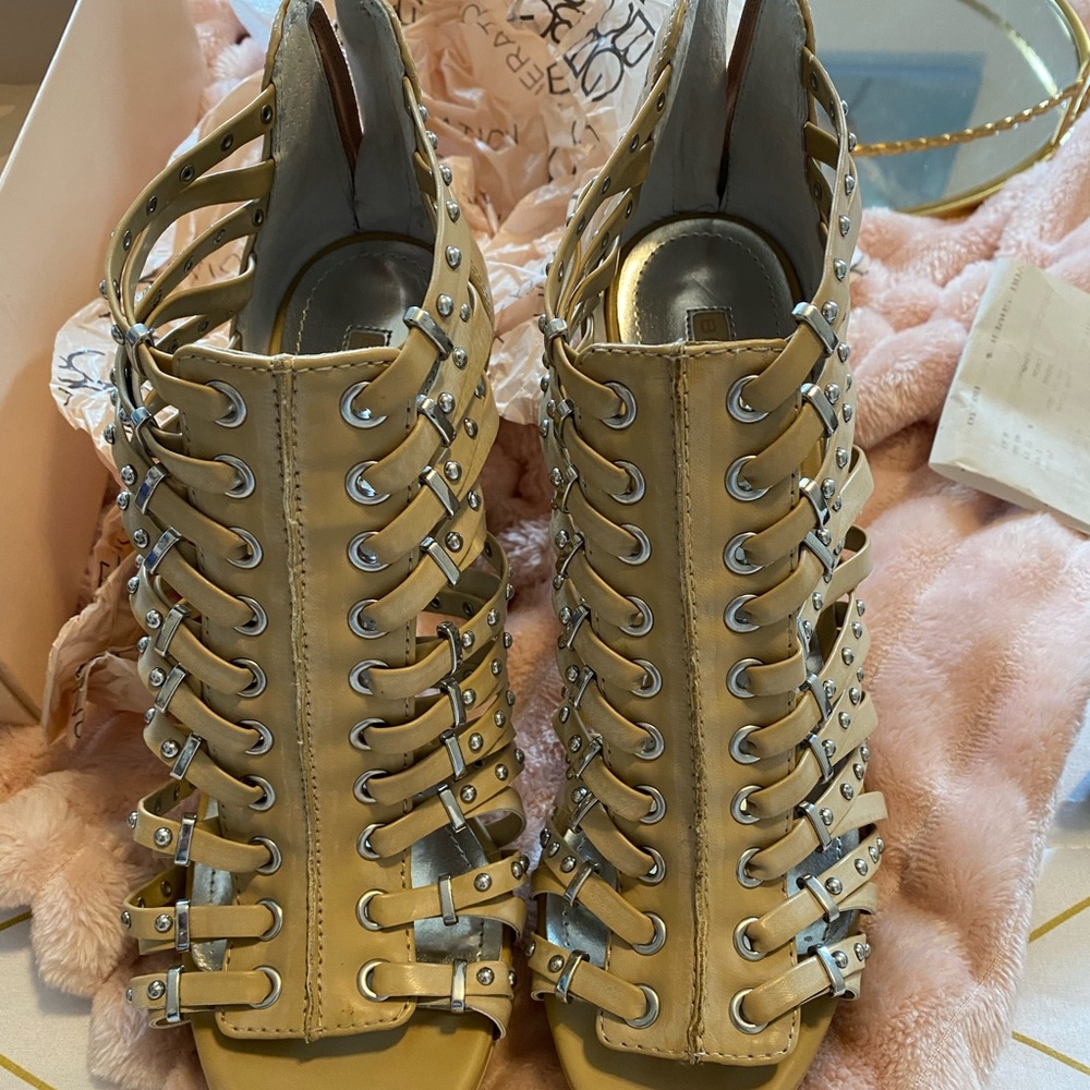 BG/Maxwell, excellent condition, zip back. Sexy with any